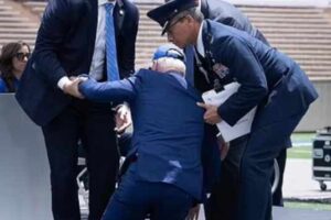 america oldest president fell to his knees this time