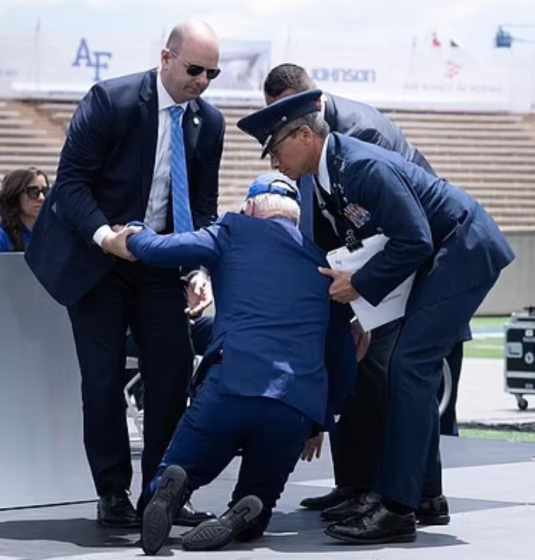 america oldest president fell to his knees this time