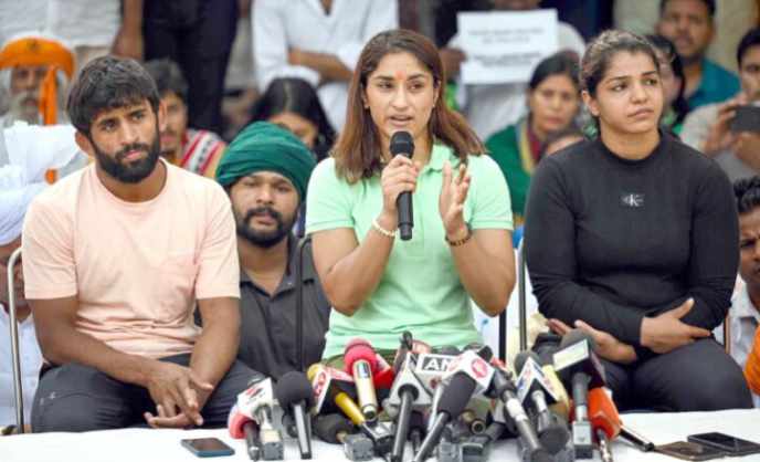 wrestlers protest news