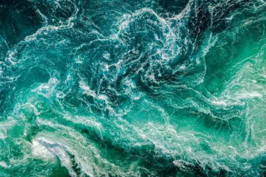 changes in the color of oceans around the world due to environmental pollution