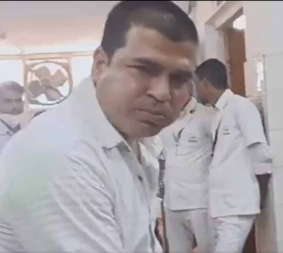 mp revenue officer eats bribe money