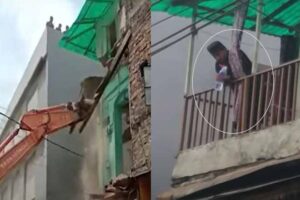 baba mahakal spitting