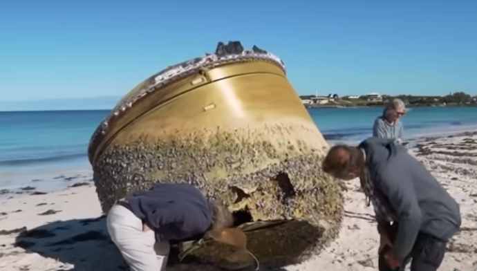 australia mystery object lands on a beach