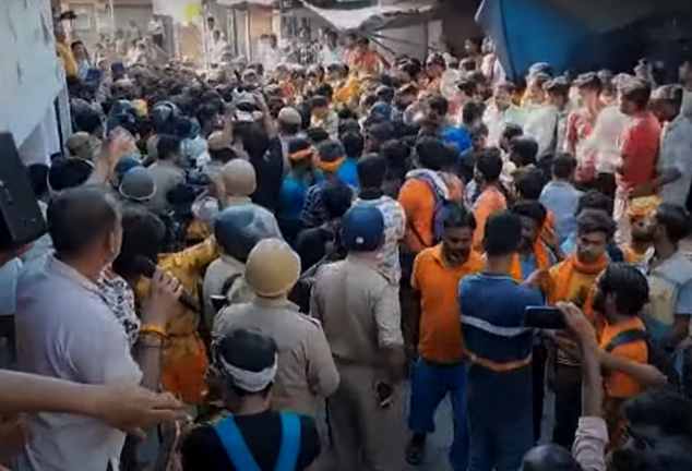 controversy stone pelting after kanoori dj playing outside mosque in bareilly