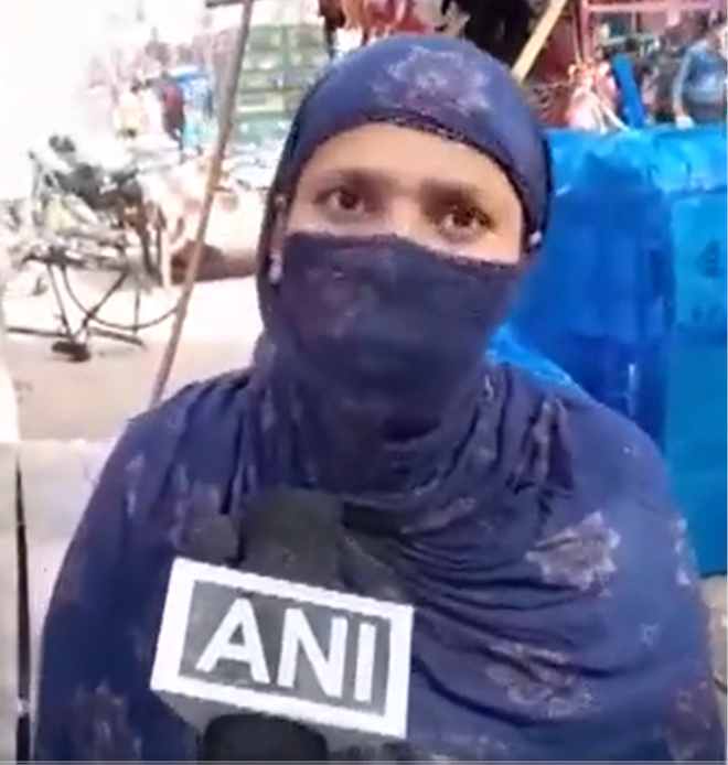 delhi accuse a woman teacher of using religious words before students