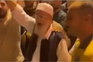egypt is circulating a video in which a famous egyptian reciter can be seen reciting the holy quran during a condolence ceremony
