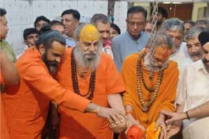 vhp leader nuh prays at temples