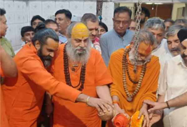 vhp leader nuh prays at temples
