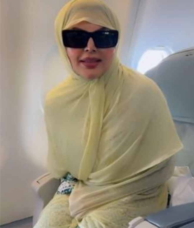 rakhi sawant left for makkah to perform umrah