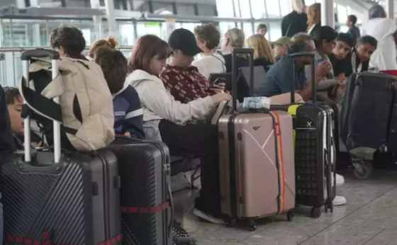 united kingdom air traffic control failure thousands of passengers stuck