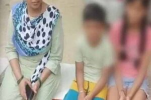 uttar pradesh doubt about the character of the wife the husband strangled his wife in front of the children