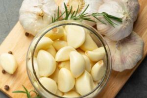 harmful effects of eating raw garlic