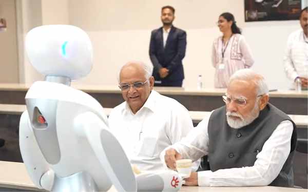 robots welcomed prime minister narendra modi