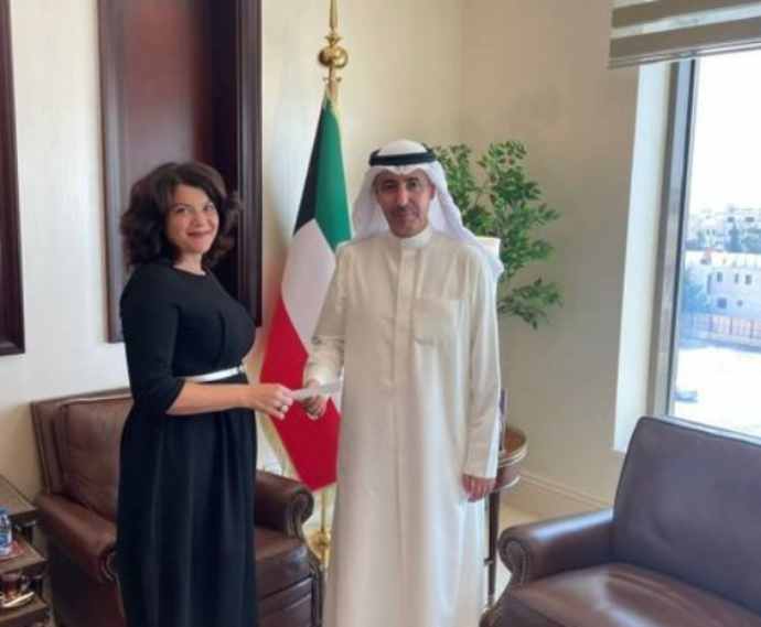 kuwait donates two million dollars to help palestinian refugees