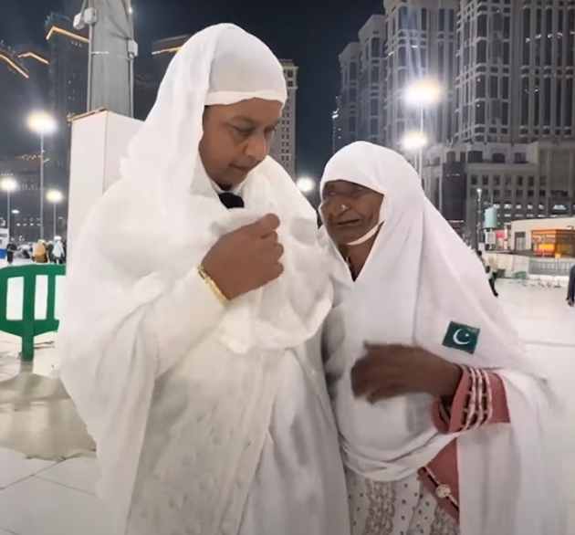 a 105 year old pakistani woman reunites with indian niece at kaaba