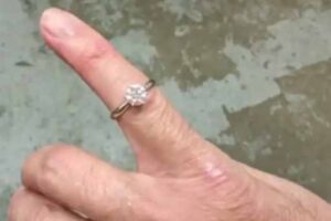 a scavenger found a womans lost ring from a 20 ton pile of garbage