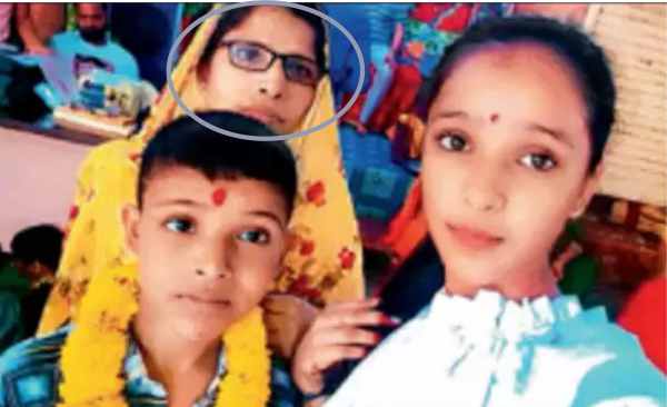 tragic incident woman dies after clothes get stuck in delhi metro door