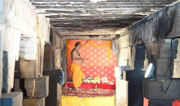a hasty start to the puja begins in gyanvapi basement after court orders