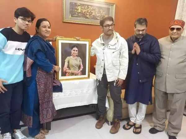 aamir khan visited the family of late dangal actress suhani bhatnagar
