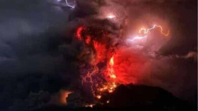 indonesia tsunami alert issued after volcano eruption