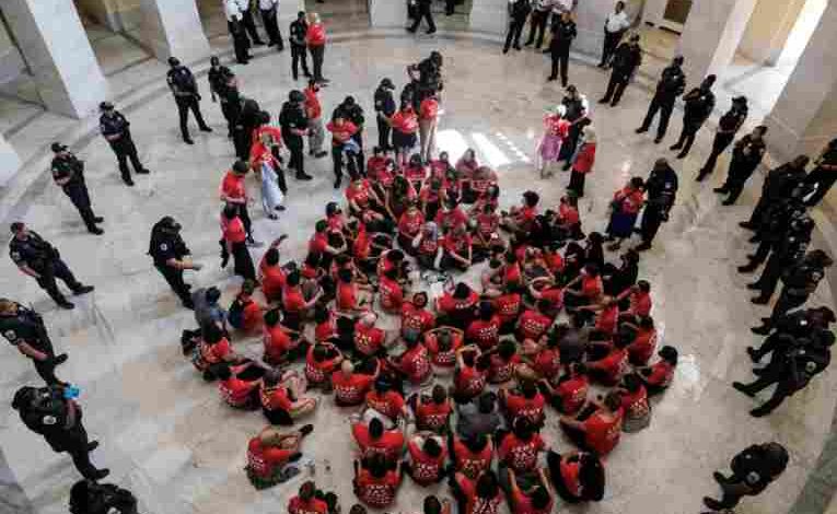 jewish activists who protested against the gaza war in the us congress building were arrested
