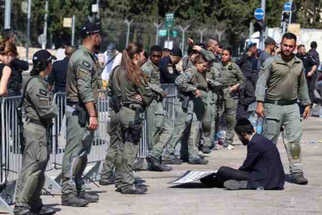 extremist religious jews entered the military base and protesting strongly
