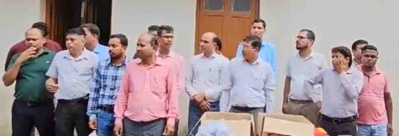gujarat 16 bogus doctors were caught by the surat police