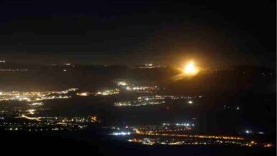 israeli attack on southern lebanon hezbollah fires 30 rockets in response