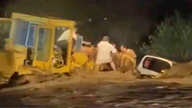 the saudi youth rescued four people trapped in the flood