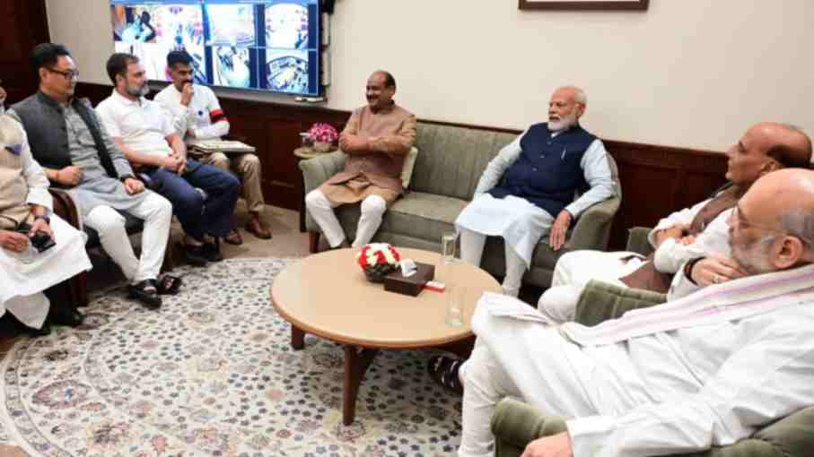 a tea meeting in parliament complex attended by prime minister modi and rahul gandhi