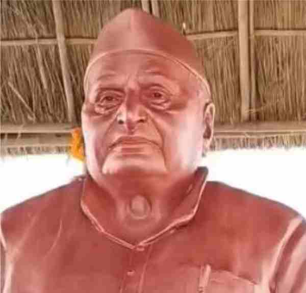 mulayam singh yadav statue