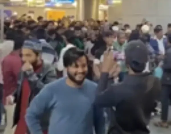 video of riot at delhi jama masjid metro station goes viral