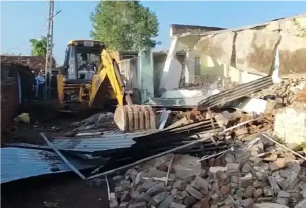 gujarat madrasa demolition