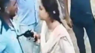 hardoi girl points revolver at petrol pump worker