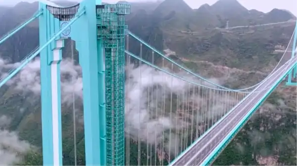 huajiang grand canyon bridge