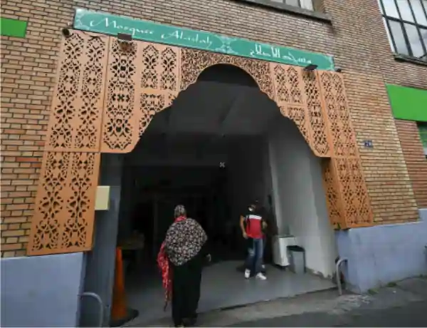 montreuil mosque pig head