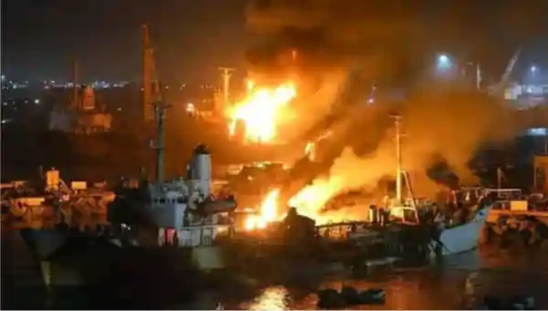 yemen mukalla port airstrike saudi