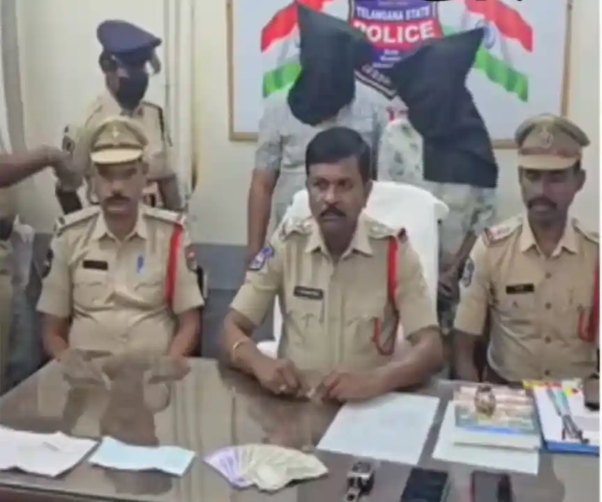 karimnagar instagram honey trap arrest