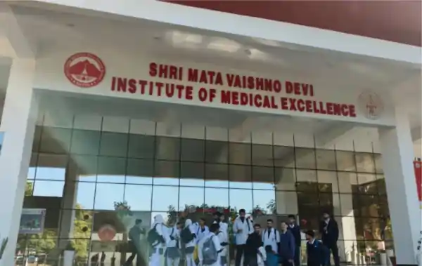 kashmir medical college protest