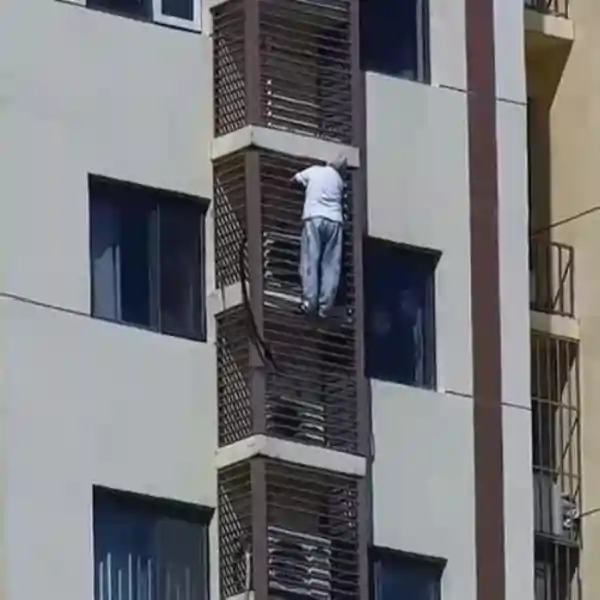 beijing elderly woman 27th floor rescue