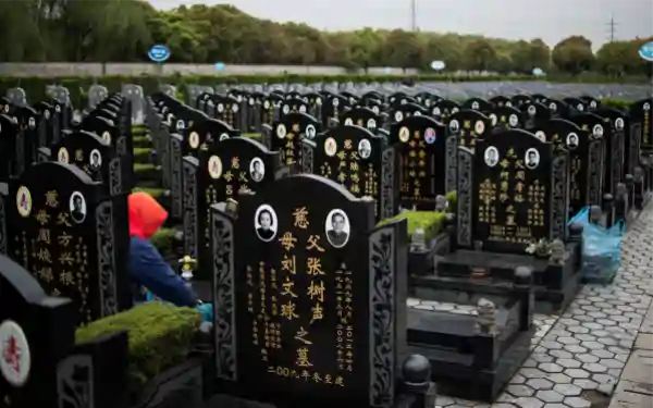 china burial crisis shanghai cemetery