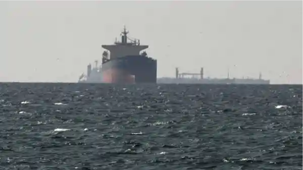 strait of hormuz oil ships crisis