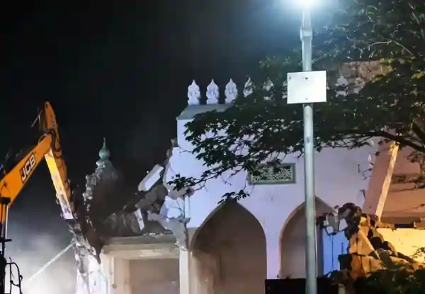 varanasi mazar mosque demolition railway land