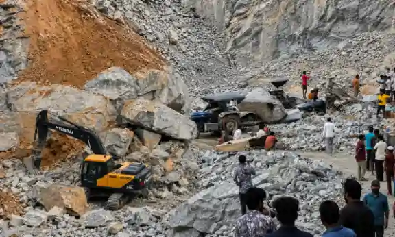 bengaluru stone quarry accident workers killed