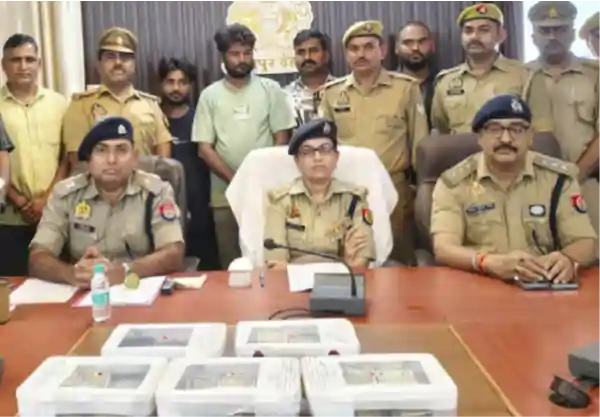 kanpur amazon fraud two arrested