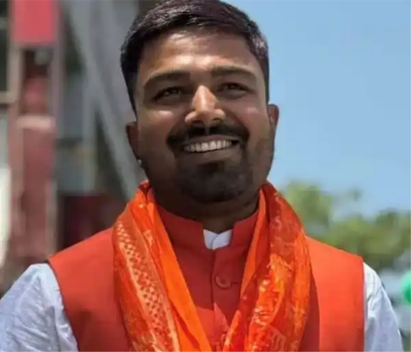 manish kashyap e20 petrol fir nashik